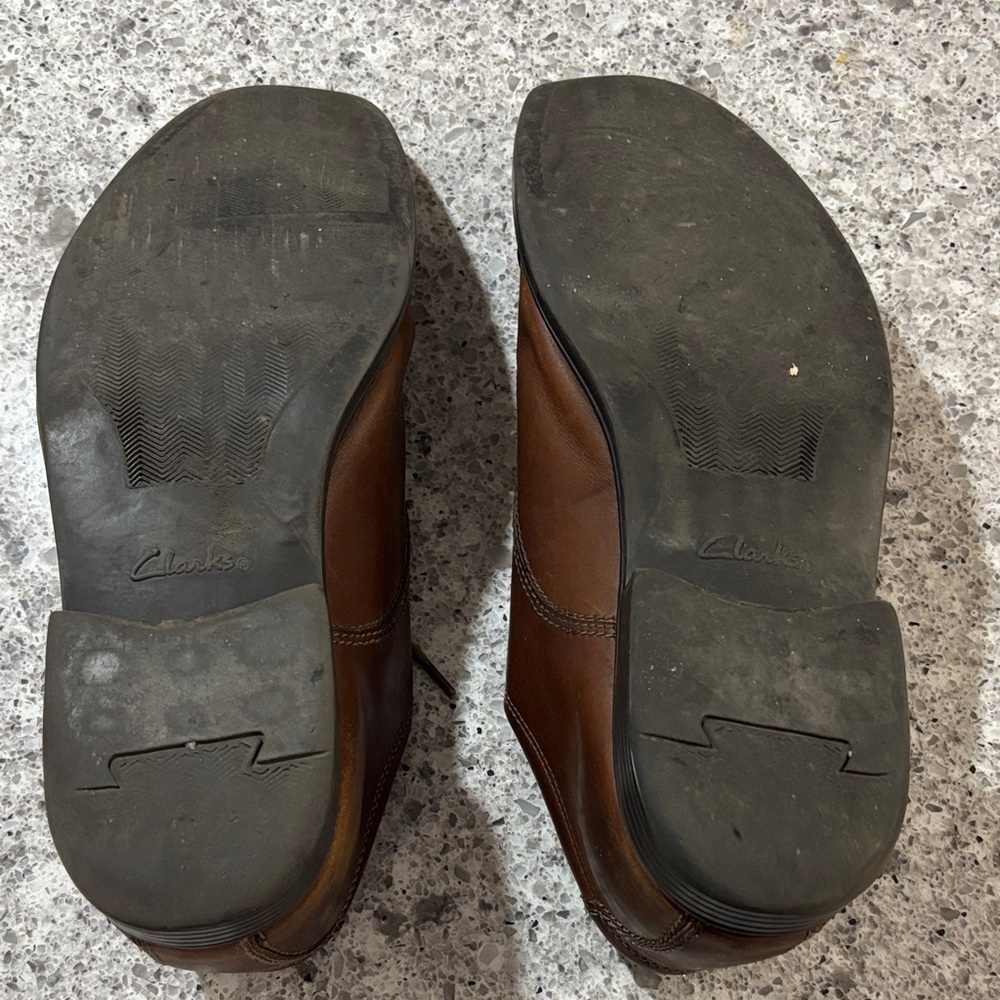 Clarks Men's Brown Leather Oxfords - Picture 7 of 12